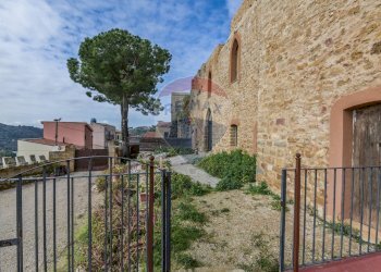 Giardino - Castle piazza castello
 
1, Piazza Armerina - photo 92