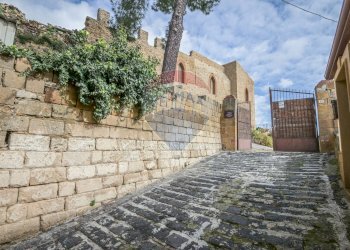 Casa all\'aperto - Castle piazza castello
 
1, Piazza Armerina - photo 97