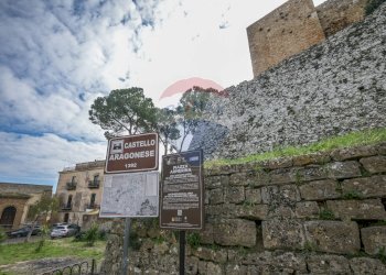 Edificio all\'aperto - Castle piazza castello
 
1, Piazza Armerina - photo 105