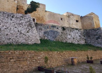 Giardino - Castle piazza castello
 
1, Piazza Armerina - photo 106