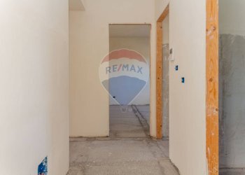 Hall / corridoio - Quadrilocale Catania - foto 24