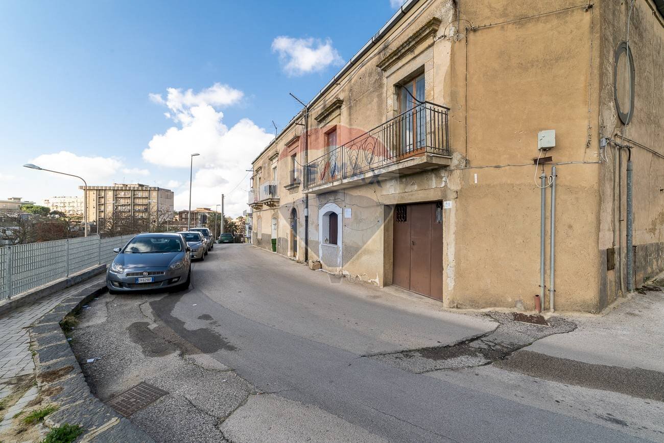 Edificio all\'aperto - Semi-detached house VIA RAGUSA
 
17/19, Caltagirone - photo 1