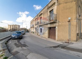 Edificio all\'aperto - Casa semi indipendente VIA RAGUSA
 
17/19, Caltagirone - foto 1