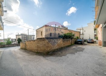 Edificio all\'aperto - Casa semi indipendente VIA RAGUSA
 
17/19, Caltagirone - foto 3