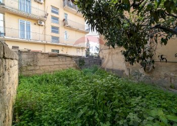 Giardino - Casa semi indipendente VIA RAGUSA
 
17/19, Caltagirone - foto 4