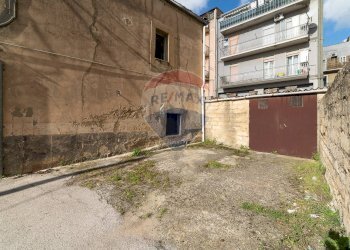Edificio all\'aperto - Casa semi indipendente VIA RAGUSA
 
17/19, Caltagirone - foto 5