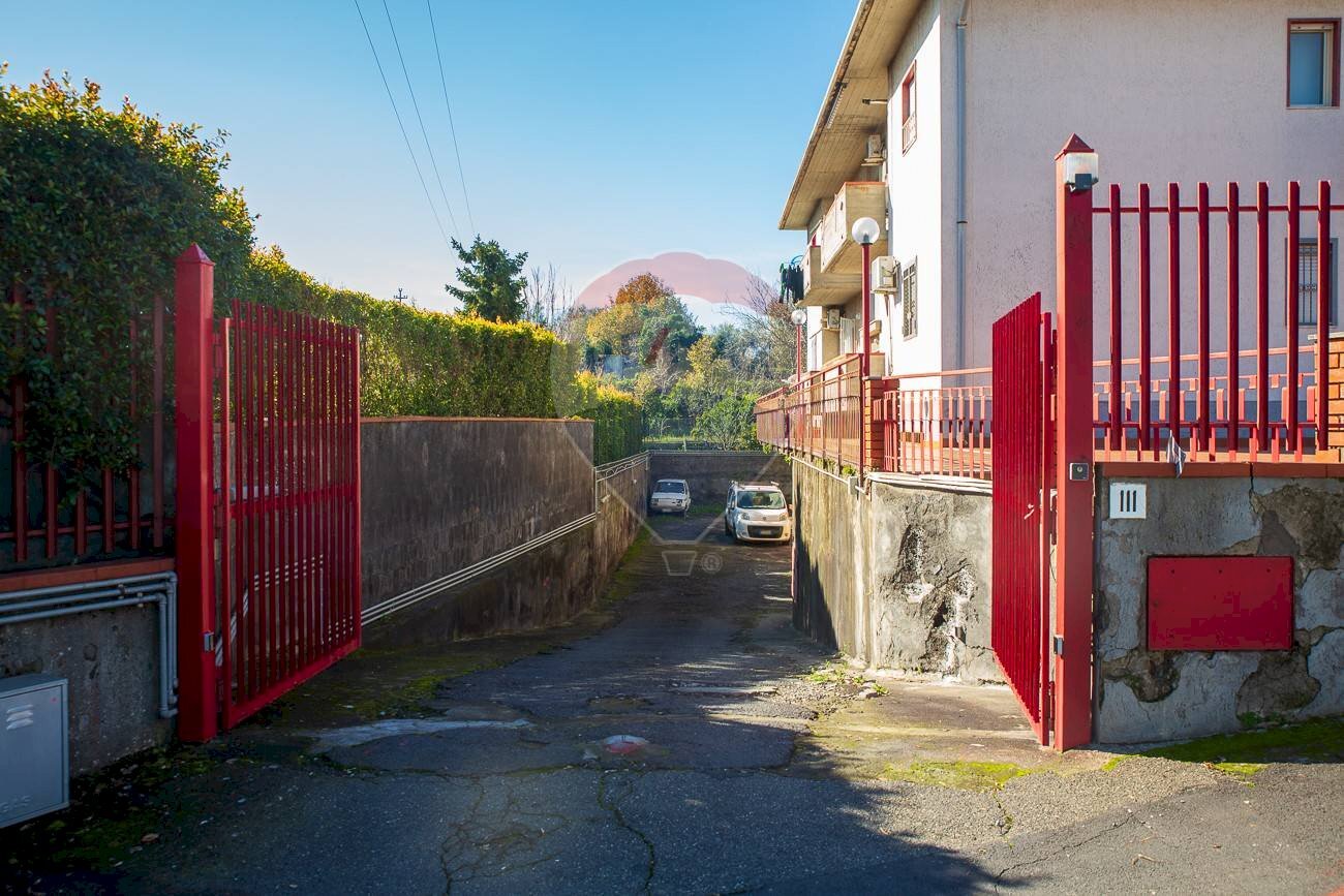 Edificio all\'aperto - Box Via Nocilla
 
111, Aci Sant'Antonio - foto 1