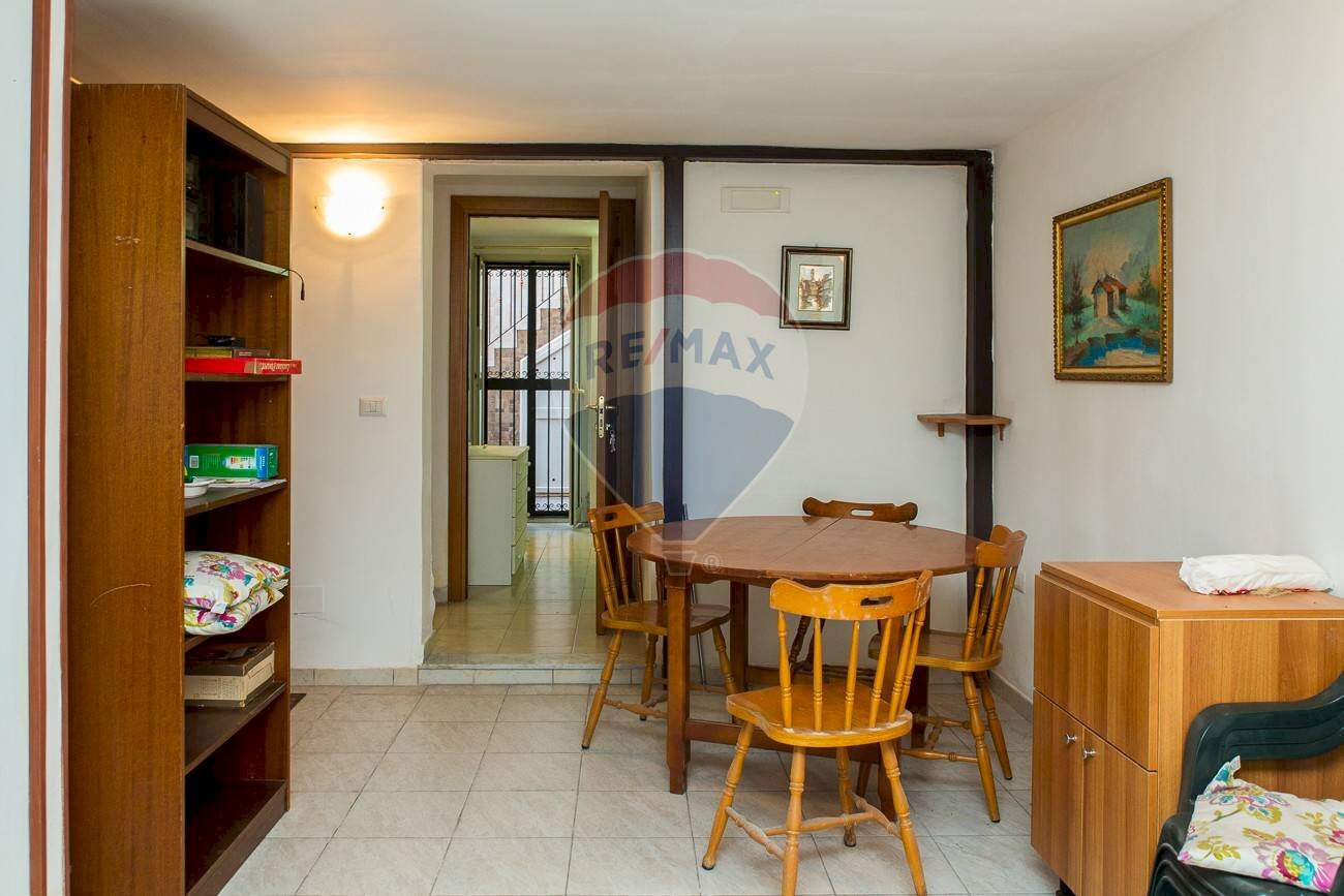 Sala da pranzo - Quadrilocale Via Cosentino Sava
 
16, Catania - foto 3