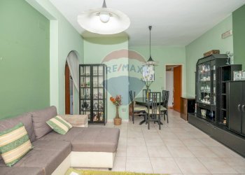 Sala da pranzo - Trilocale viale autonomia
 
81, Caltagirone - foto 1