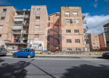Edificio all\'aperto - Trilocale viale autonomia
 
81, Caltagirone - foto 25