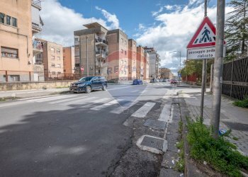 Edificio all\'aperto - Trilocale viale autonomia
 
81, Caltagirone - foto 27