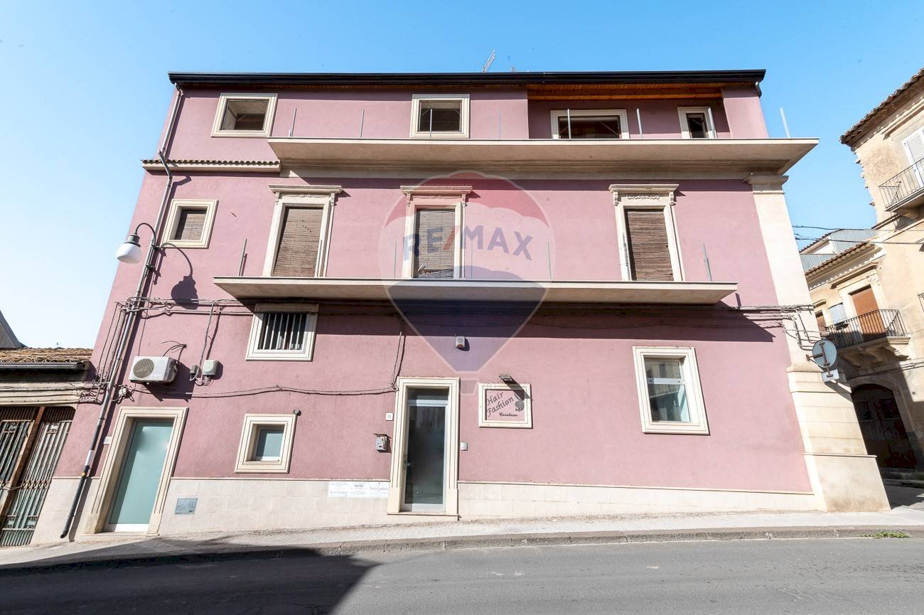 Edificio all\'aperto - Commercial Premises via crispi
18, Grammichele - photo 2