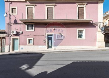 Edificio all\'aperto - Locale Commerciale via crispi
 
18, Grammichele - foto 1