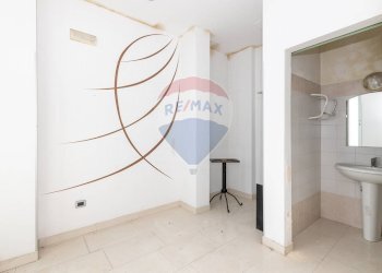 Bagno - Locale Commerciale via crispi
 
18, Grammichele - foto 6