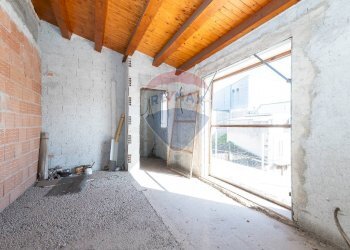 Stanza vuota - Locale Commerciale via crispi
 
18, Grammichele - foto 23