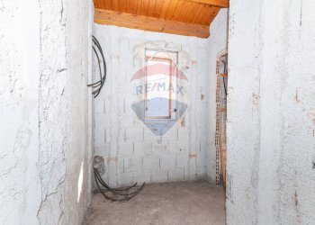 Bagno - Locale Commerciale via crispi
 
18, Grammichele - foto 24