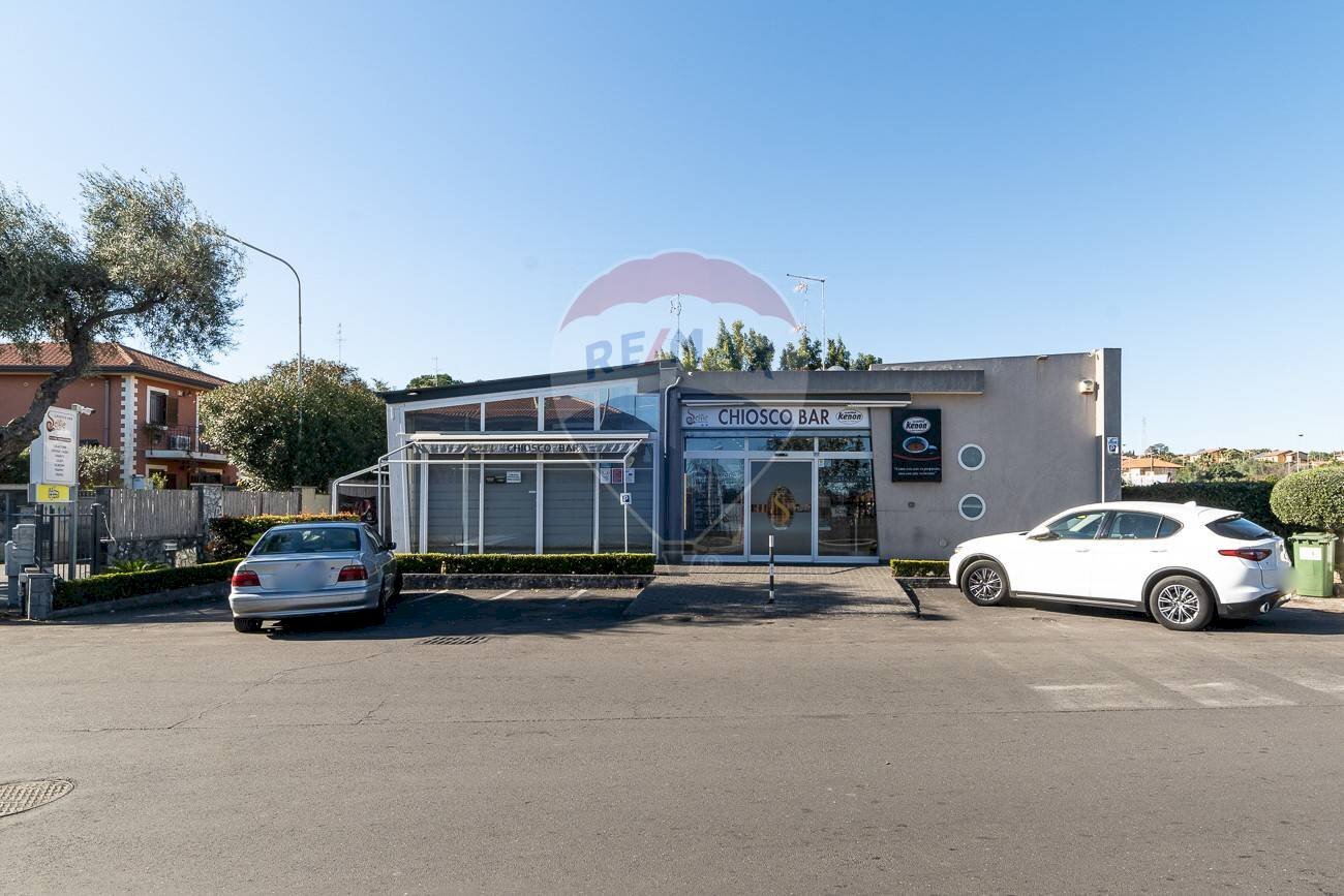 Edificio all\'aperto - Attività Commerciale VIA FISICHELLI
 
9, San Giovanni la Punta - foto 2