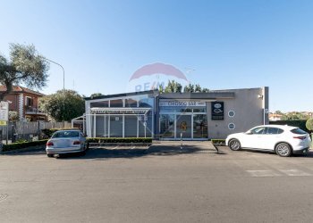 Edificio all\'aperto - Attività Commerciale VIA FISICHELLI
 
9, San Giovanni la Punta - foto 2