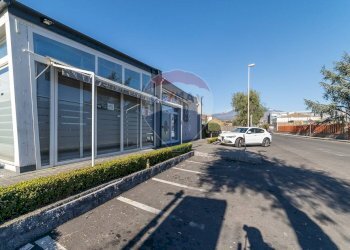 Edificio all\'aperto - Attività Commerciale VIA FISICHELLI
 
9, San Giovanni la Punta - foto 16