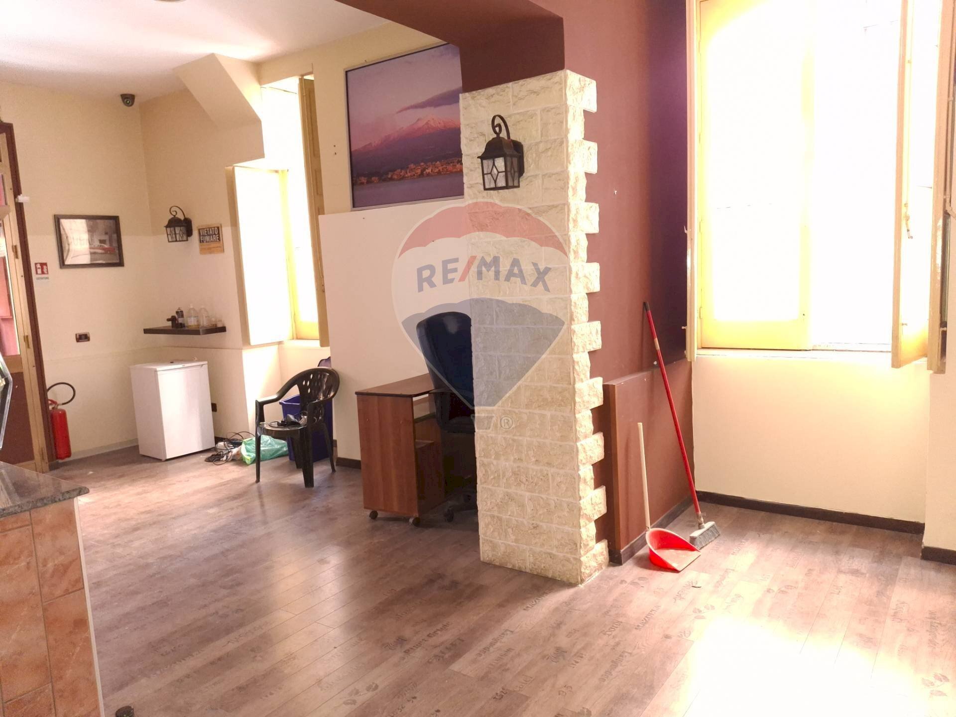 Stanza vuota - Commercial Premises Via Guglielmo Marconi
 
23, Carlentini - photo 1