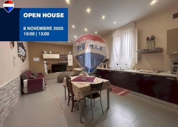 Sala da pranzo - Casa semi indipendente Via Dante Alighieri
 
23, Aci Catena - foto 1