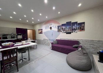 Sala da pranzo - Casa semi indipendente Via Dante Alighieri
 
23, Aci Catena - foto 4