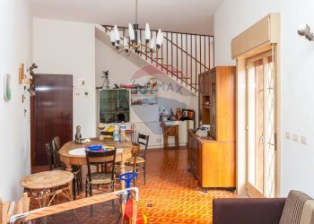 Sala da pranzo - Villa Via Cavaliere Bosco
 
166, Santa Maria di Licodia - foto 19