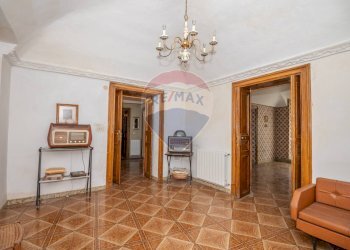 Hall / corridoio - Casa indipendente Via San Giovanni
 
59, Vizzini - foto 24