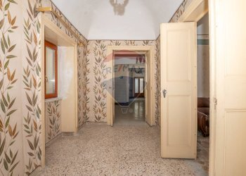 Hall / corridoio - Casa indipendente Via San Giovanni
 
59, Vizzini - foto 50