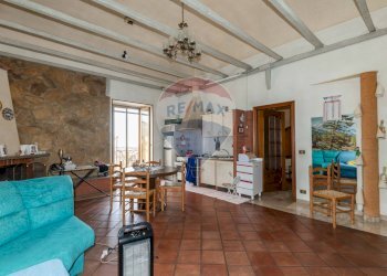 Sala da pranzo - Casa indipendente Via San Bonaventura
 
51, Caltagirone - foto 4