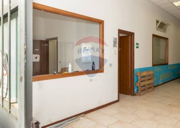 Hall / corridoio - Locale Commerciale Via Ottavio Profeta
 
2, Catania - foto 13