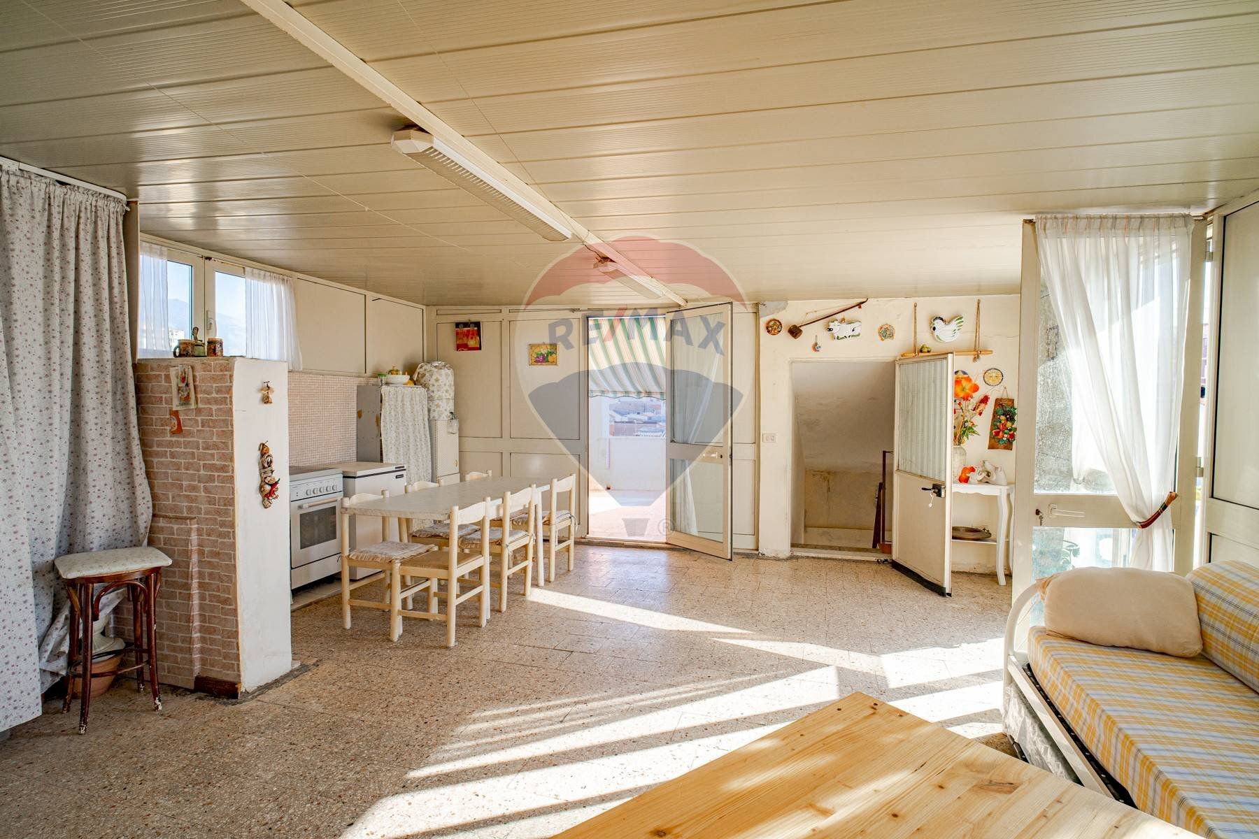 Sala da pranzo - Quadrilocale VIA DI STEFANO
 
18, Paterno - foto 2