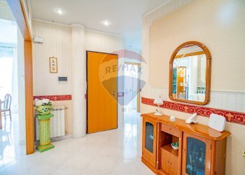 Hall / corridoio - Quadrilocale VIA DI STEFANO
 
18, Paterno - foto 6