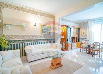 Sala da pranzo - Quadrilocale VIA DI STEFANO
 
18, Paterno - foto 1