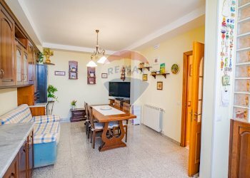 Sala da pranzo - Quadrilocale VIA DI STEFANO
 
18, Paterno - foto 13