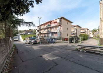 Edificio all\'aperto - Bilocale Via Rosolino Pilo
 
1, Motta Sant'Anastasia - foto 30