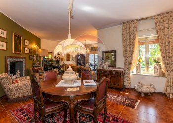 Sala da pranzo - Villa Via Degli Oleandri
 
3/a, Caltagirone - foto 5