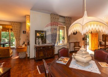 Sala da pranzo - Villa Via Degli Oleandri
 
3/a, Caltagirone - foto 6