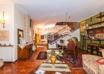 Sala da pranzo - Villa Via Degli Oleandri
 
3/a, Caltagirone - foto 12