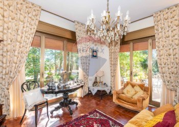 Sala da pranzo - Villa Via Degli Oleandri
 
3/a, Caltagirone - foto 15