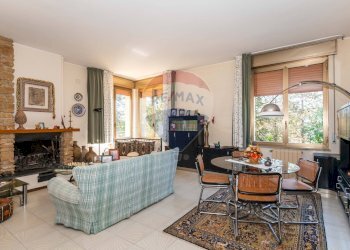 Sala da pranzo - Villa Via Degli Oleandri
 
3/a, Caltagirone - foto 36