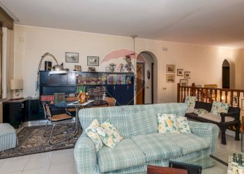 Sala da pranzo - Villa Via Degli Oleandri
 
3/a, Caltagirone - foto 38