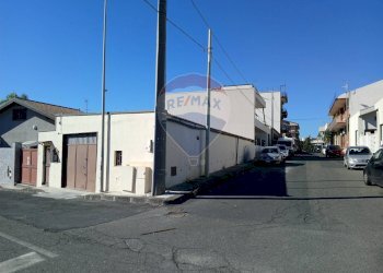 Edificio all\'aperto - Locale Commerciale via Venezia
 
2, Sant'Agata Li Battiati - foto 3