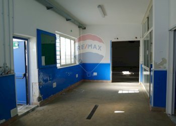 Stanza vuota - Locale Commerciale via Venezia
 
2, Sant'Agata Li Battiati - foto 10