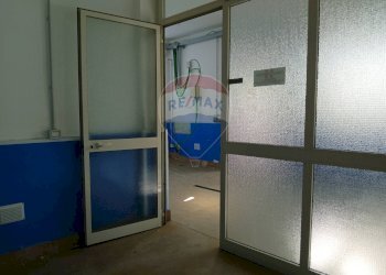 Camera / camera da letto - Locale Commerciale via Venezia
 
2, Sant'Agata Li Battiati - foto 15