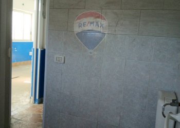 Bagno - Locale Commerciale via Venezia
 
2, Sant'Agata Li Battiati - foto 17