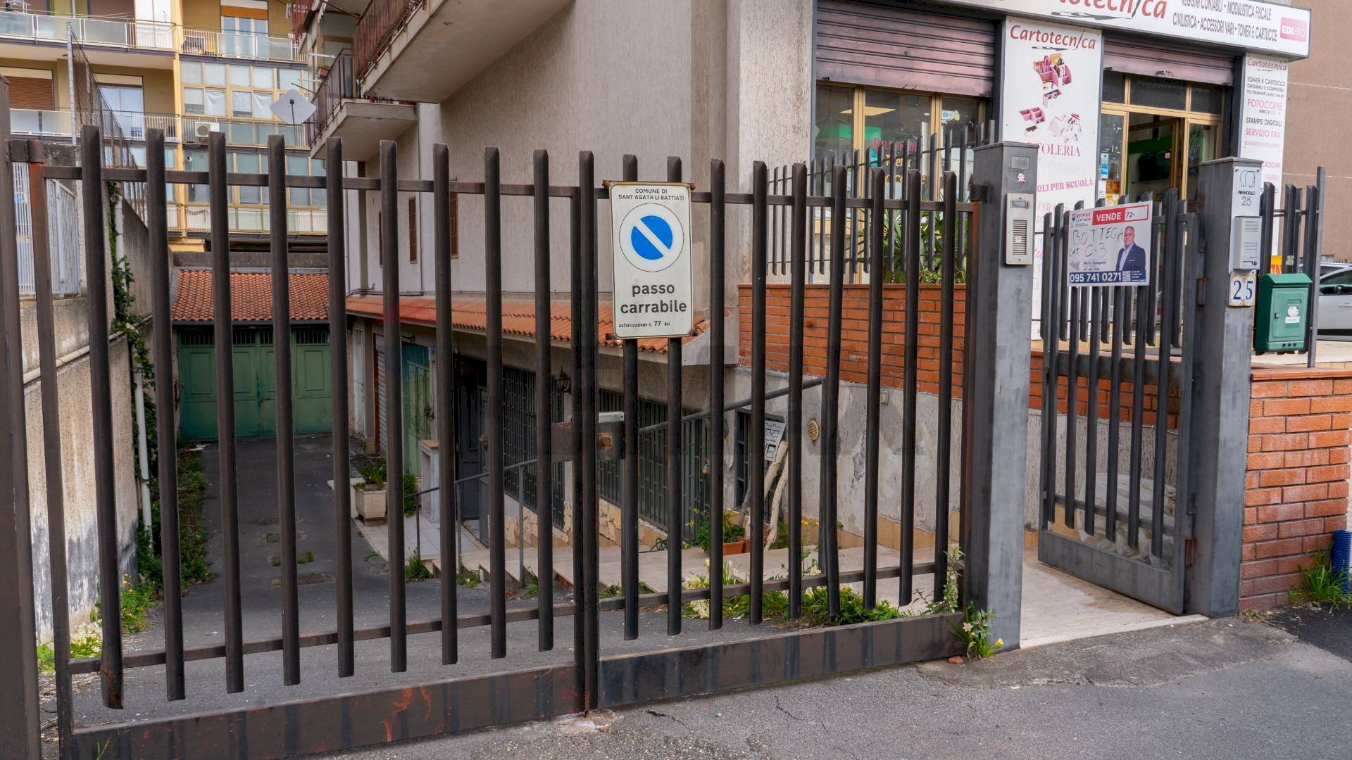 Balcone - Commercial Premises Via Luigi Pirandello
25, Sant'Agata Li Battiati - photo 3