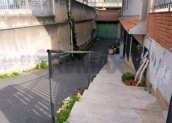 Edificio all\'aperto - Commercial Premises Via Luigi Pirandello
25, Sant'Agata Li Battiati - photo 4