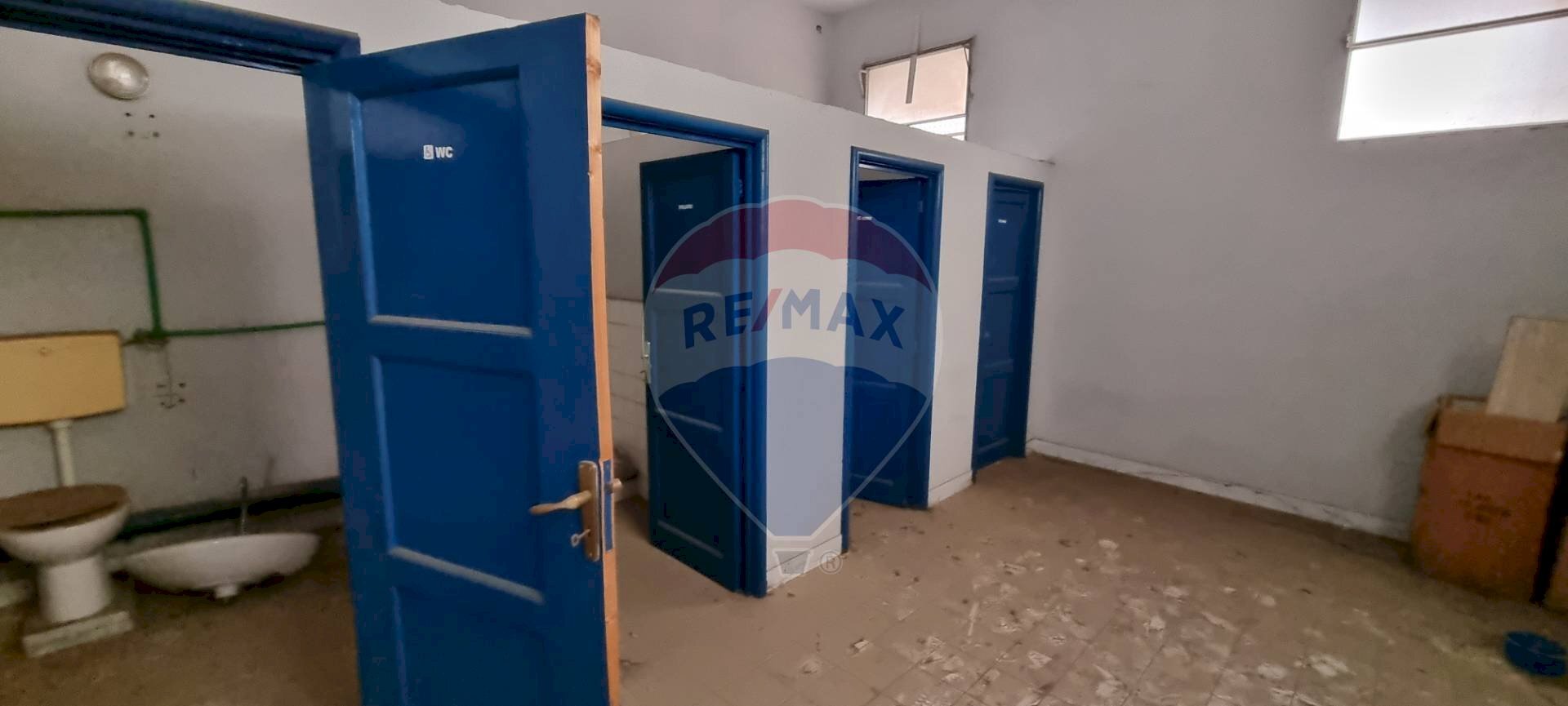 Stanza vuota - Locale Commerciale VIA LEONARDO DA VINCI
8, Paterno - foto 2