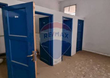 Stanza vuota - Locale Commerciale VIA LEONARDO DA VINCI
 
8, Paterno - foto 2